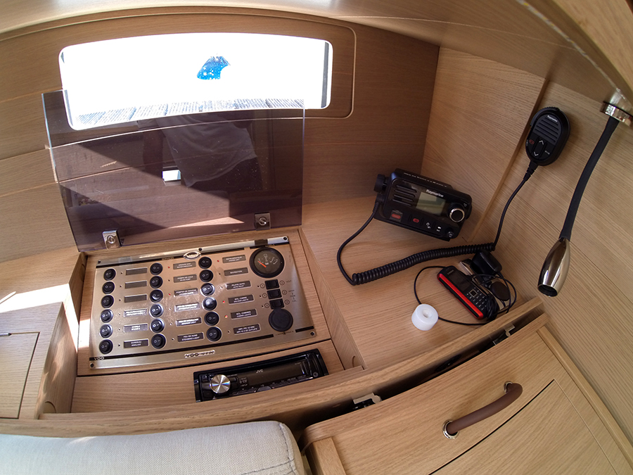 Dufour 382 GL — photo 17
