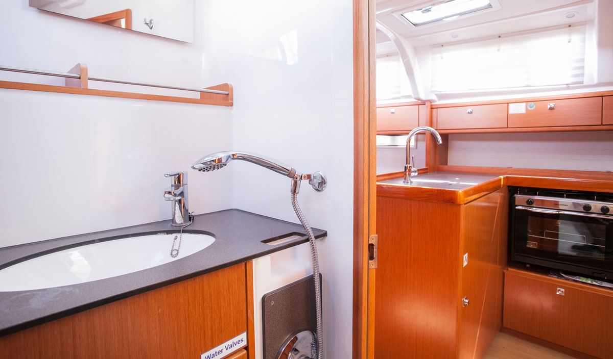 Bavaria Cruiser 37 - 3 cab. — photo 19