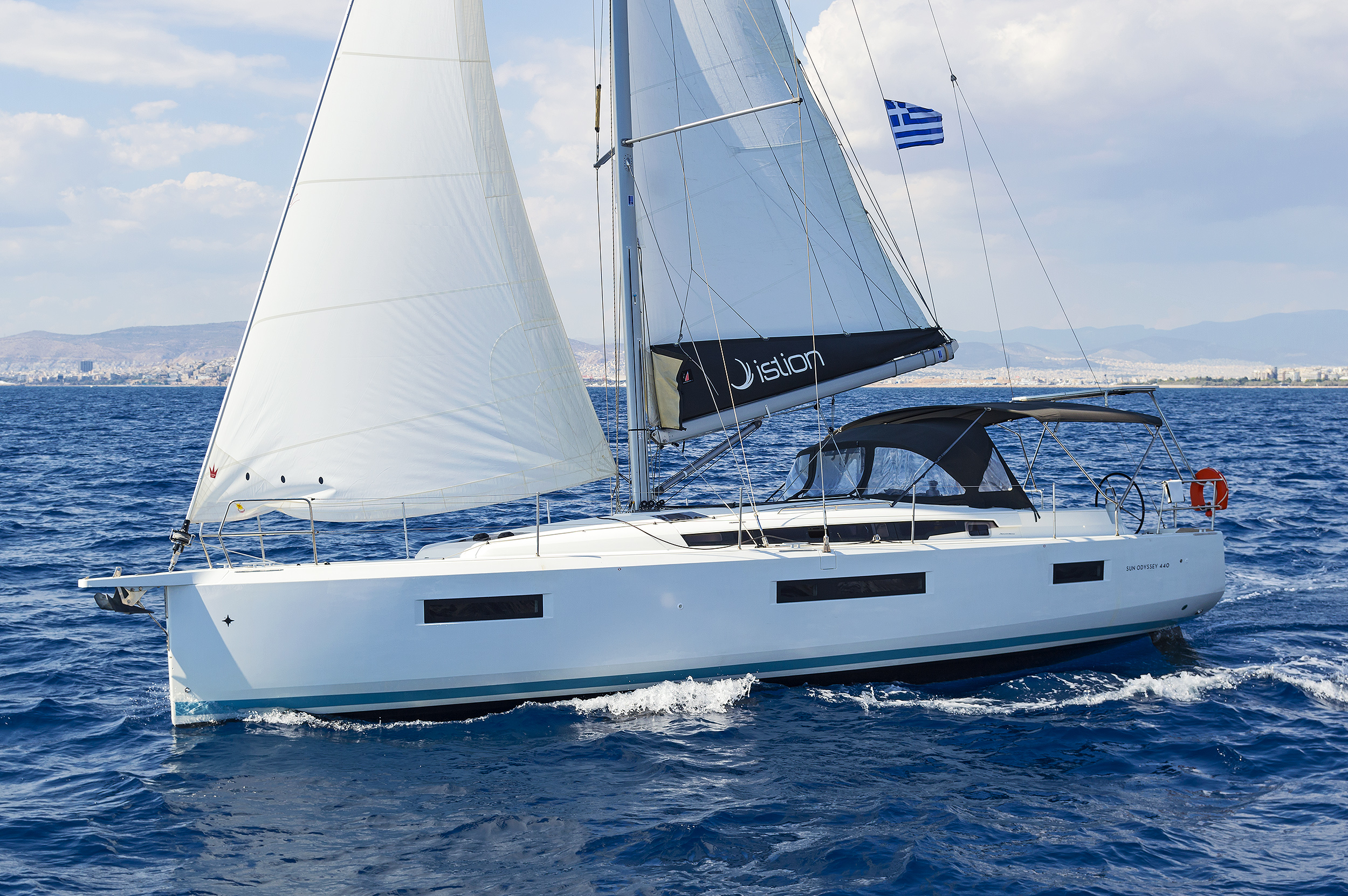 Sun Odyssey 440 - 4 cab. — photo 1