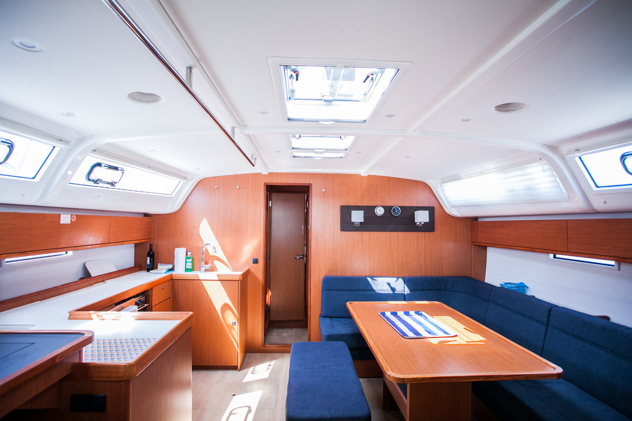 Bavaria Cruiser 51 — photo 10