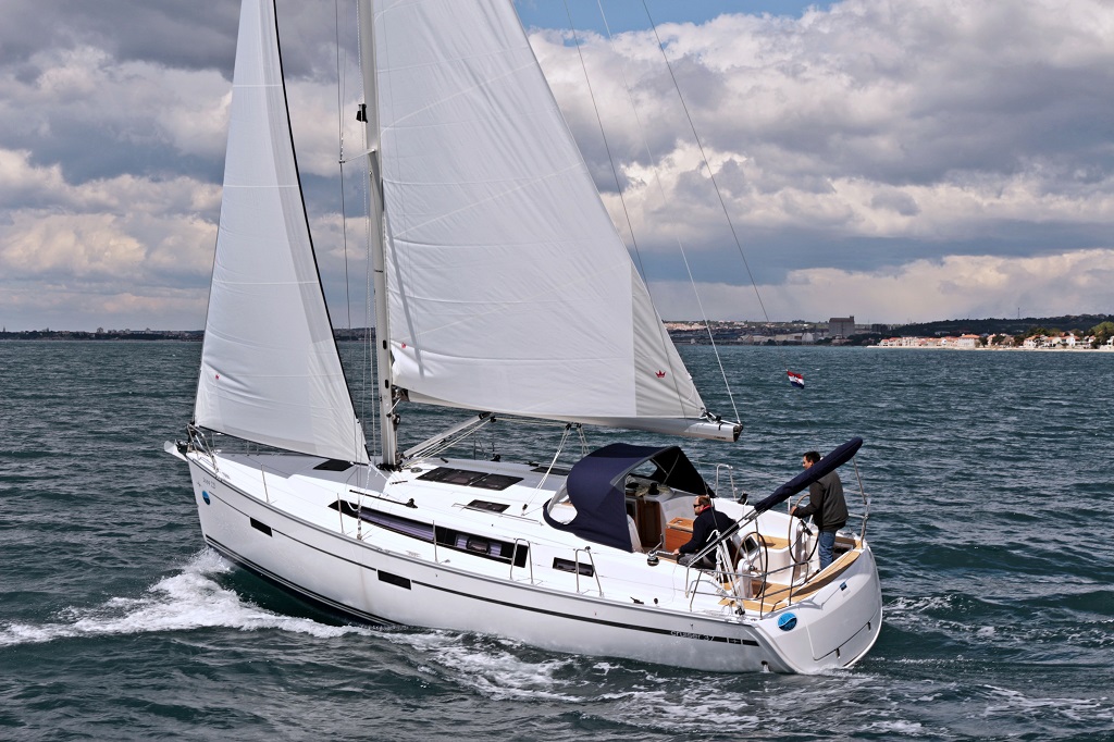 Bavaria Cruiser 37 - 3 cab. — photo 1