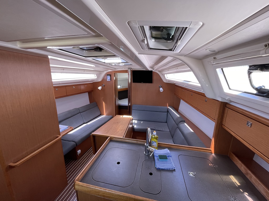 Bavaria Cruiser 37 - 3 cab. — photo 9