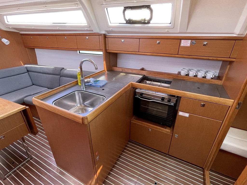 Bavaria Cruiser 37 - 3 cab. — photo 12