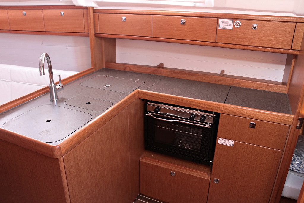 Bavaria Cruiser 37 - 3 cab. — photo 13