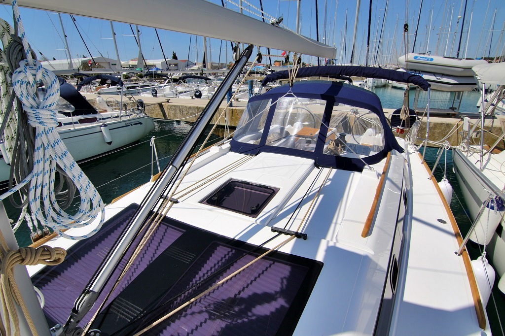 Dufour 382 GL — photo 10