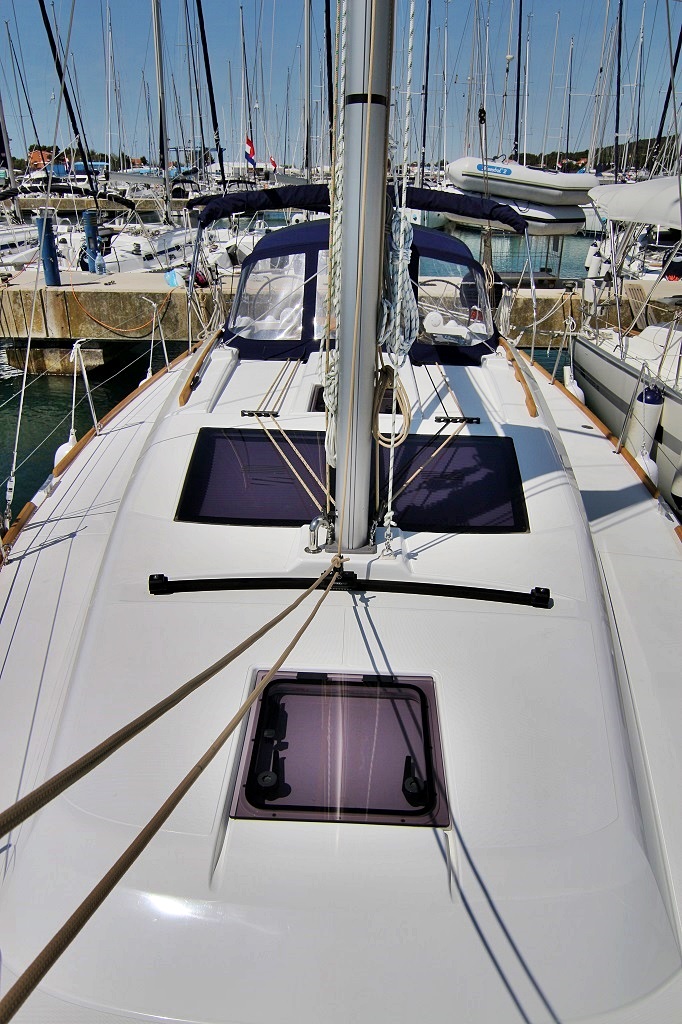 Dufour 382 GL — photo 11