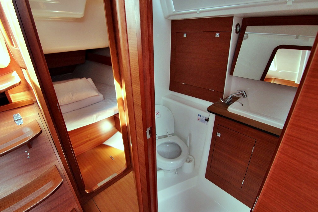 Dufour 382 GL — photo 19