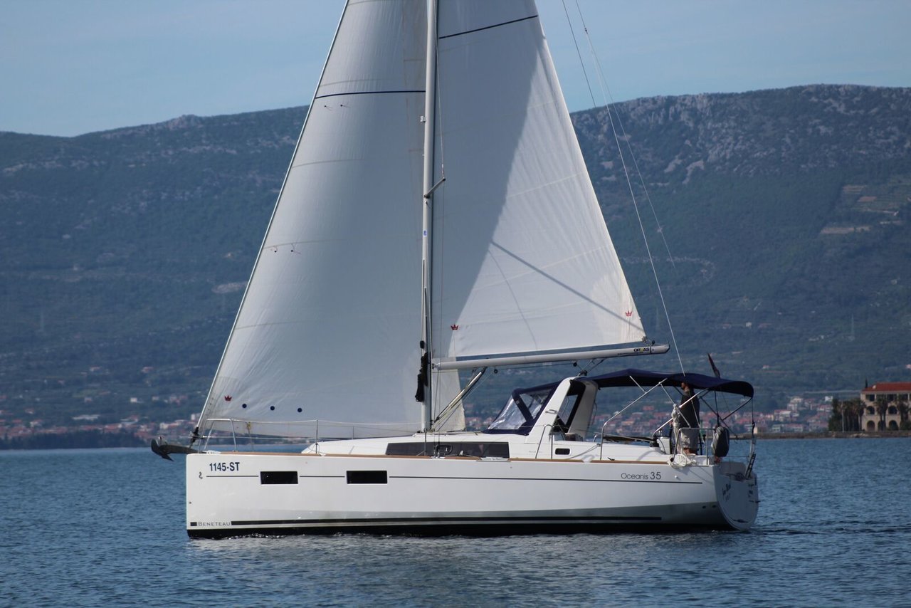 Oceanis 35 — photo 4