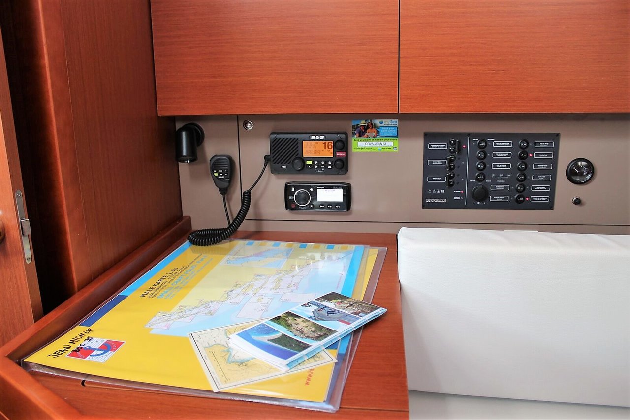 Oceanis 35 — photo 10