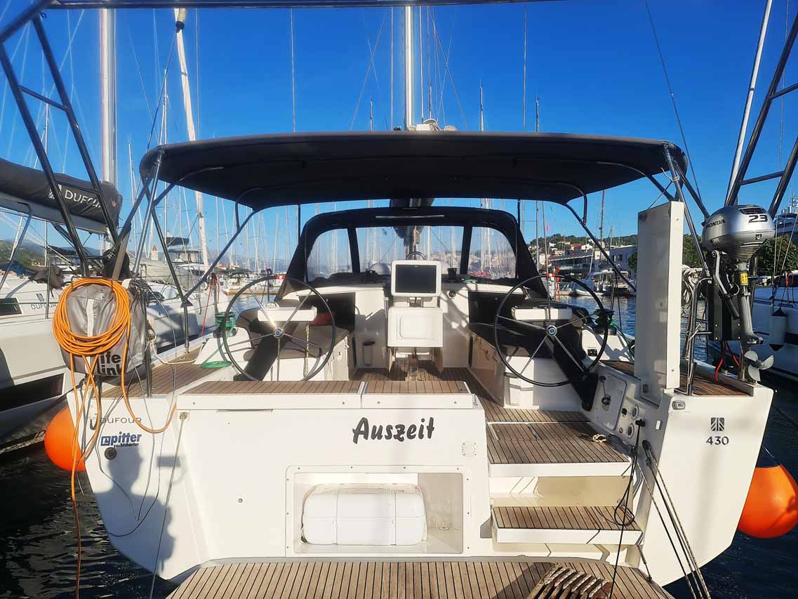 Dufour 430 - 3 cab. — photo 1