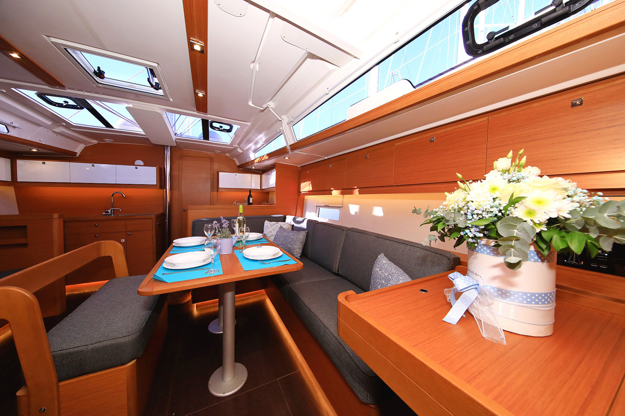 Dufour 430 - 3 cab. — photo 9