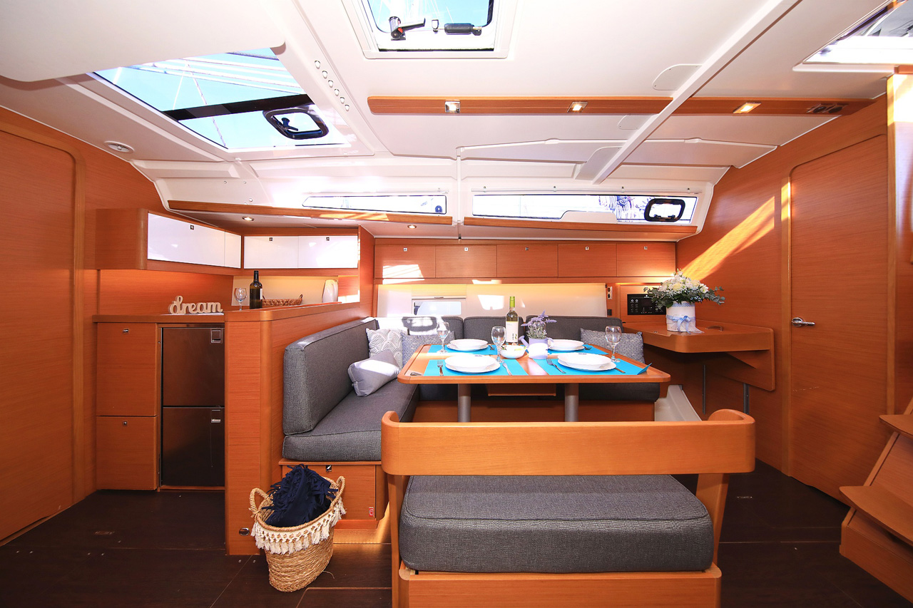 Dufour 430 - 3 cab. — photo 10