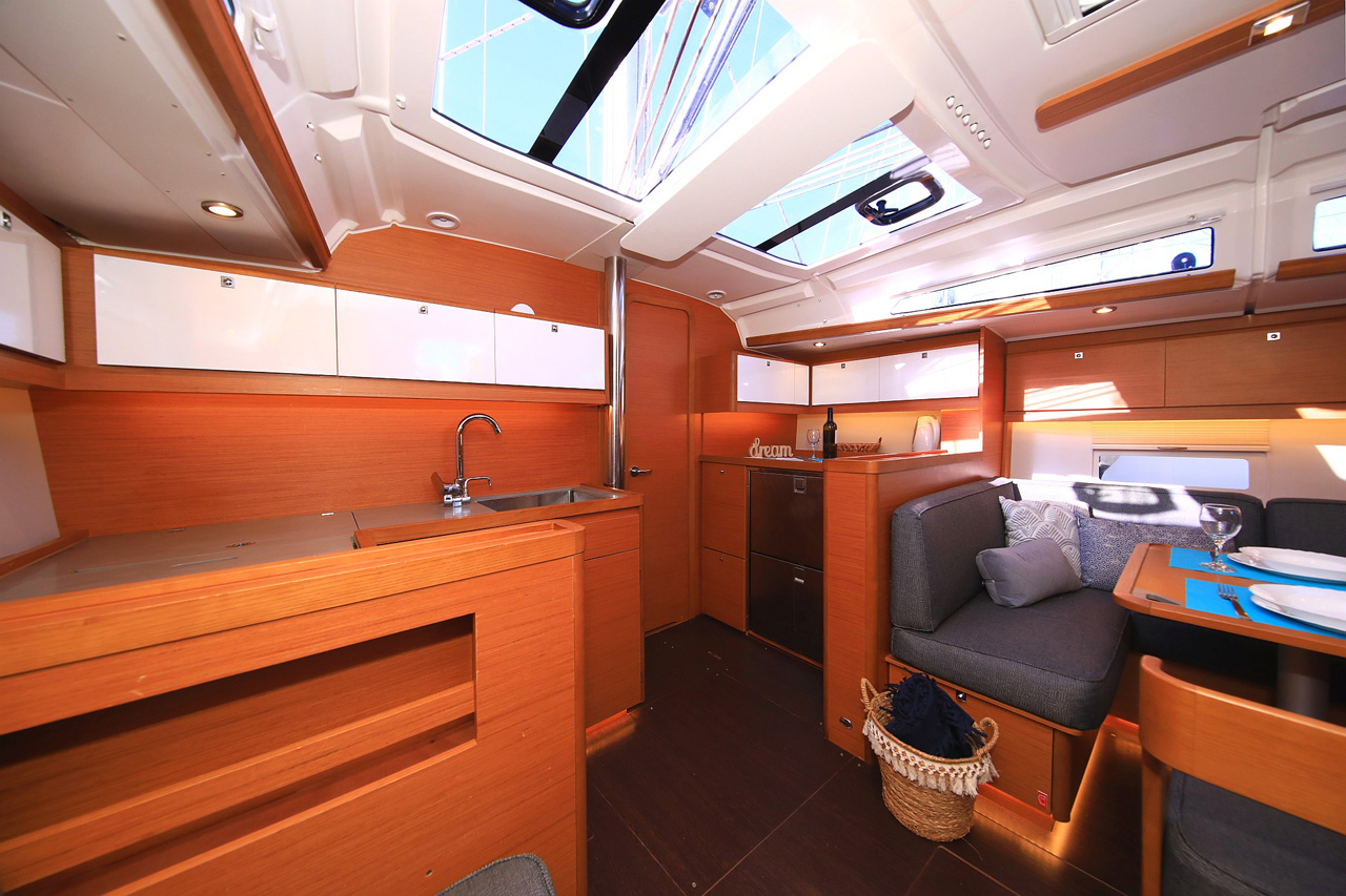 Dufour 430 - 3 cab. — photo 11