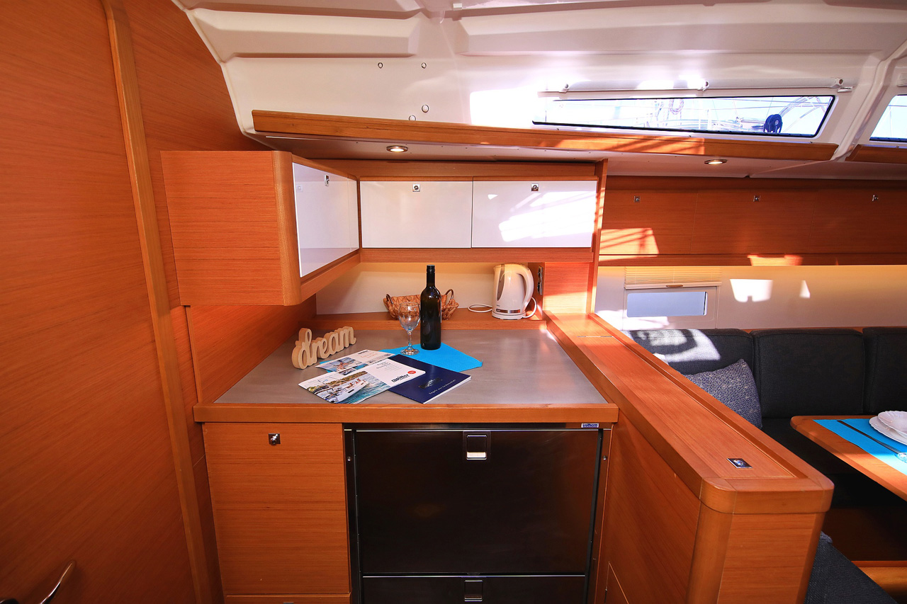 Dufour 430 - 3 cab. — photo 15