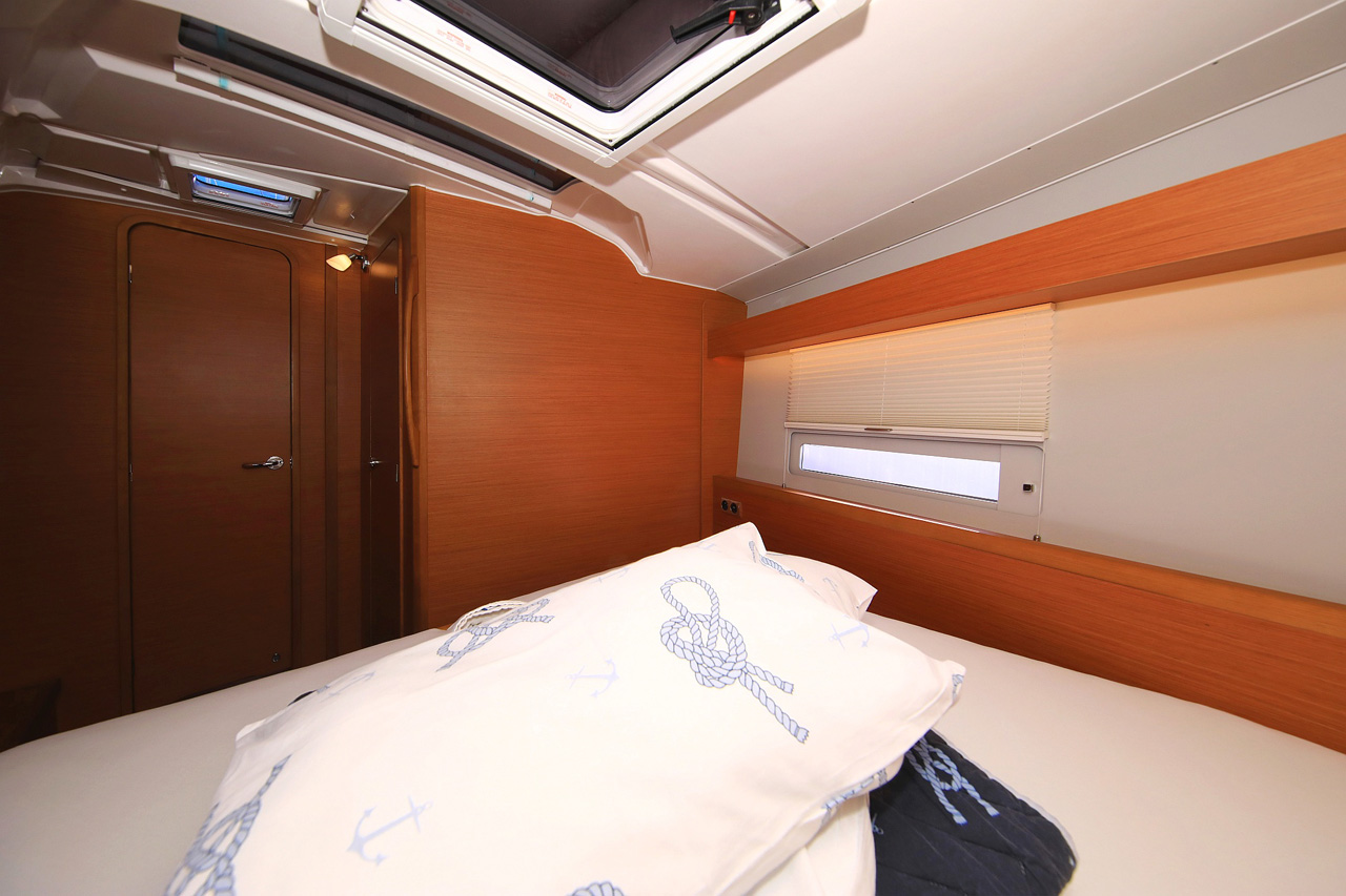 Dufour 430 - 3 cab. — photo 19
