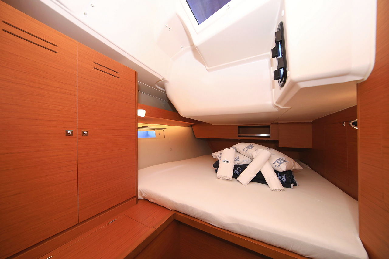 Dufour 430 - 3 cab. — photo 21