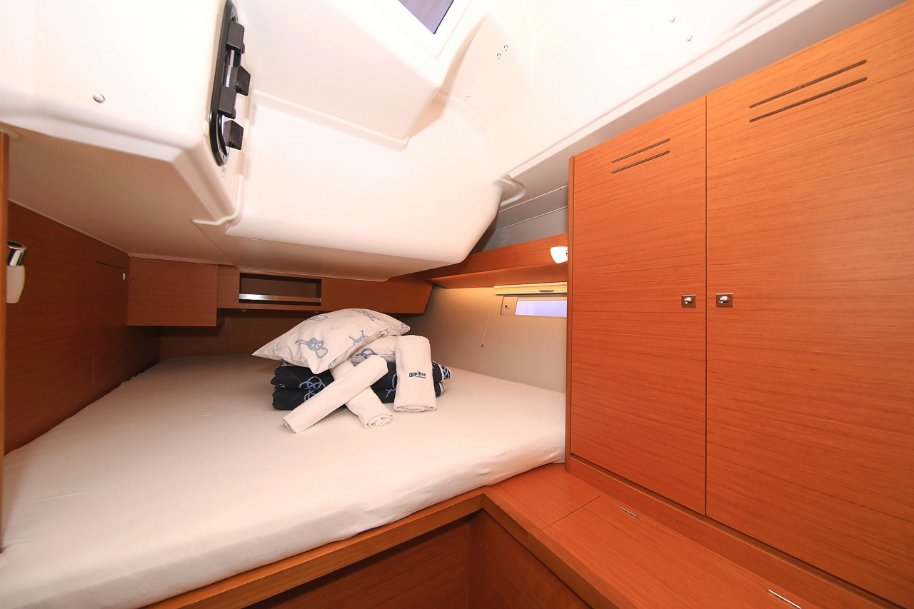 Dufour 430 - 3 cab. — photo 23