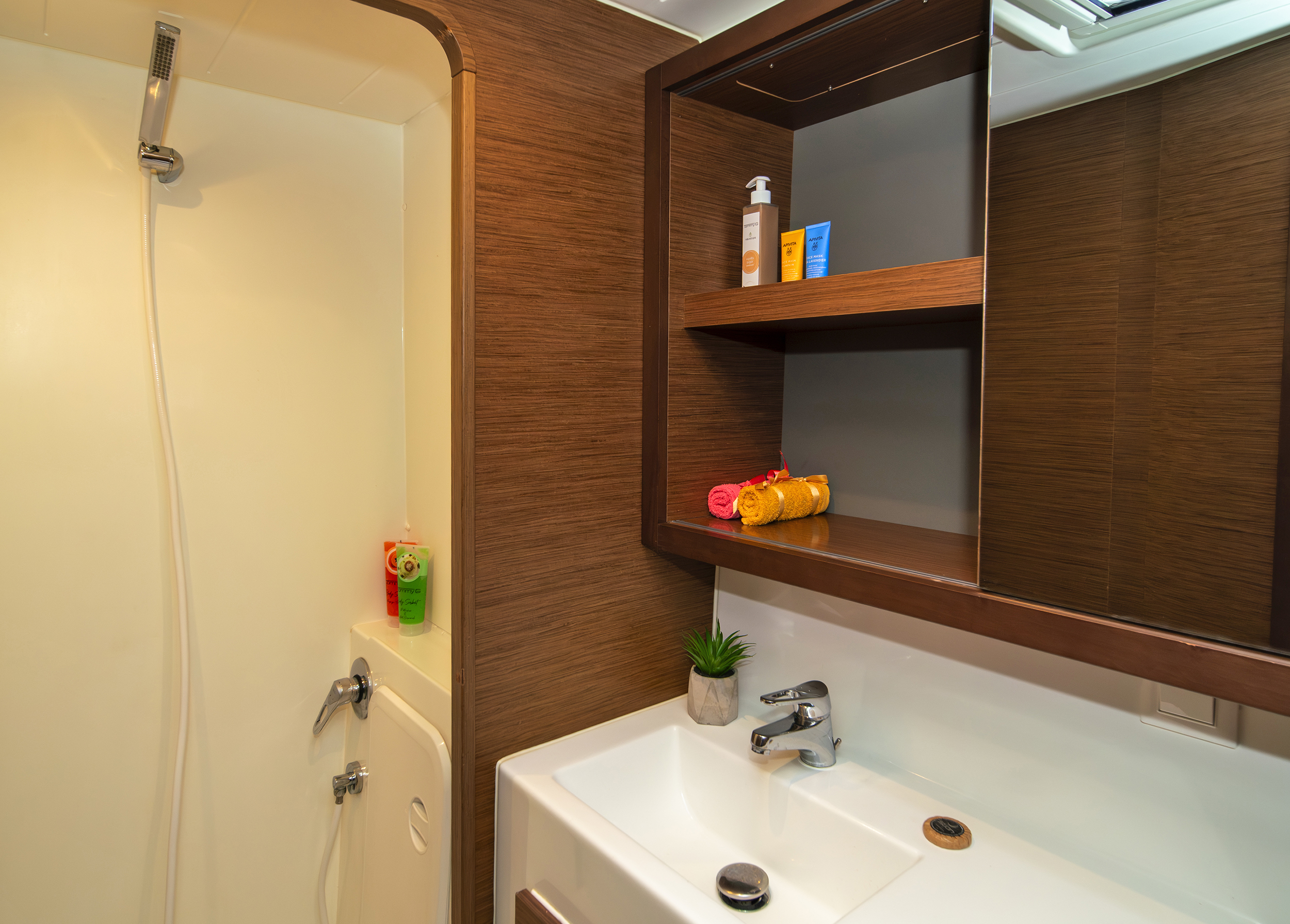 Lagoon 42 - 4 + 2 cab. — photo 20