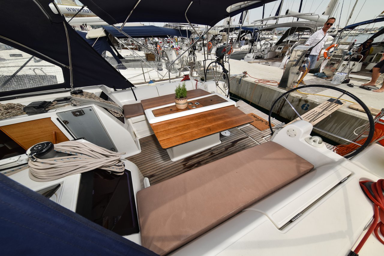 Dufour 410 GL — photo 39