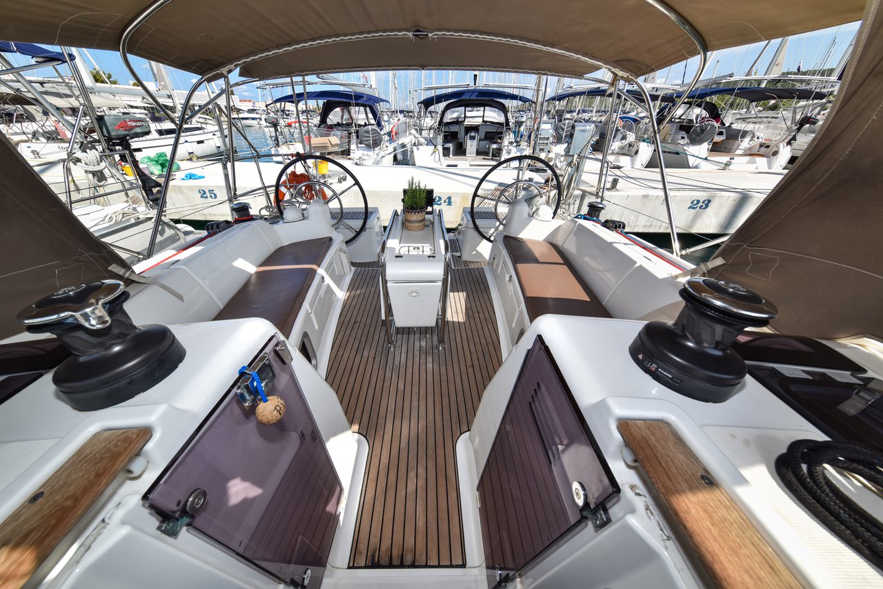 Sun Odyssey 449 — photo 4