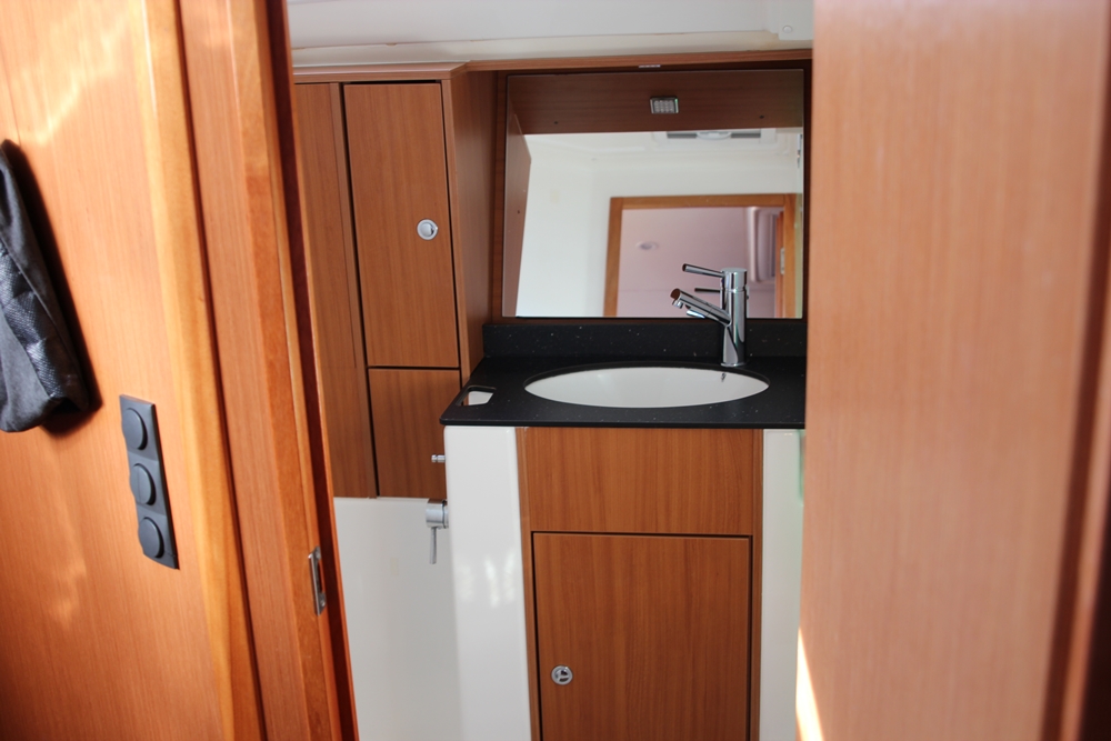 Bavaria Cruiser 40 — photo 13
