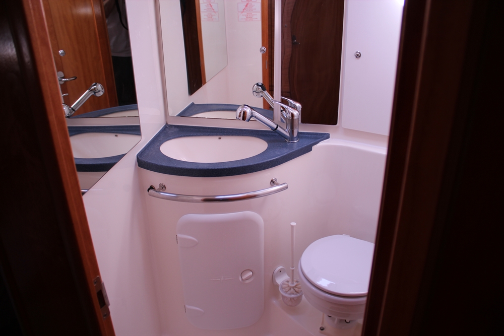 Bavaria 39 Cruiser — photo 11
