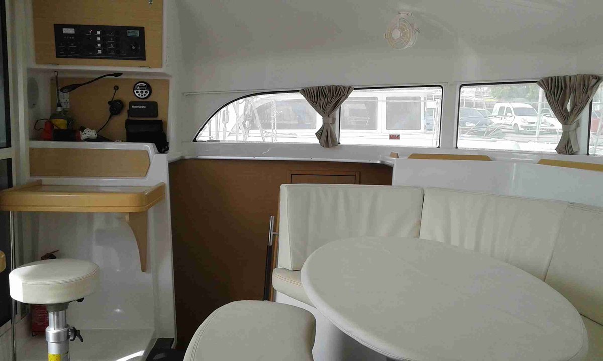 Lagoon 380 S2 - 4 + 2 cab. — photo 8