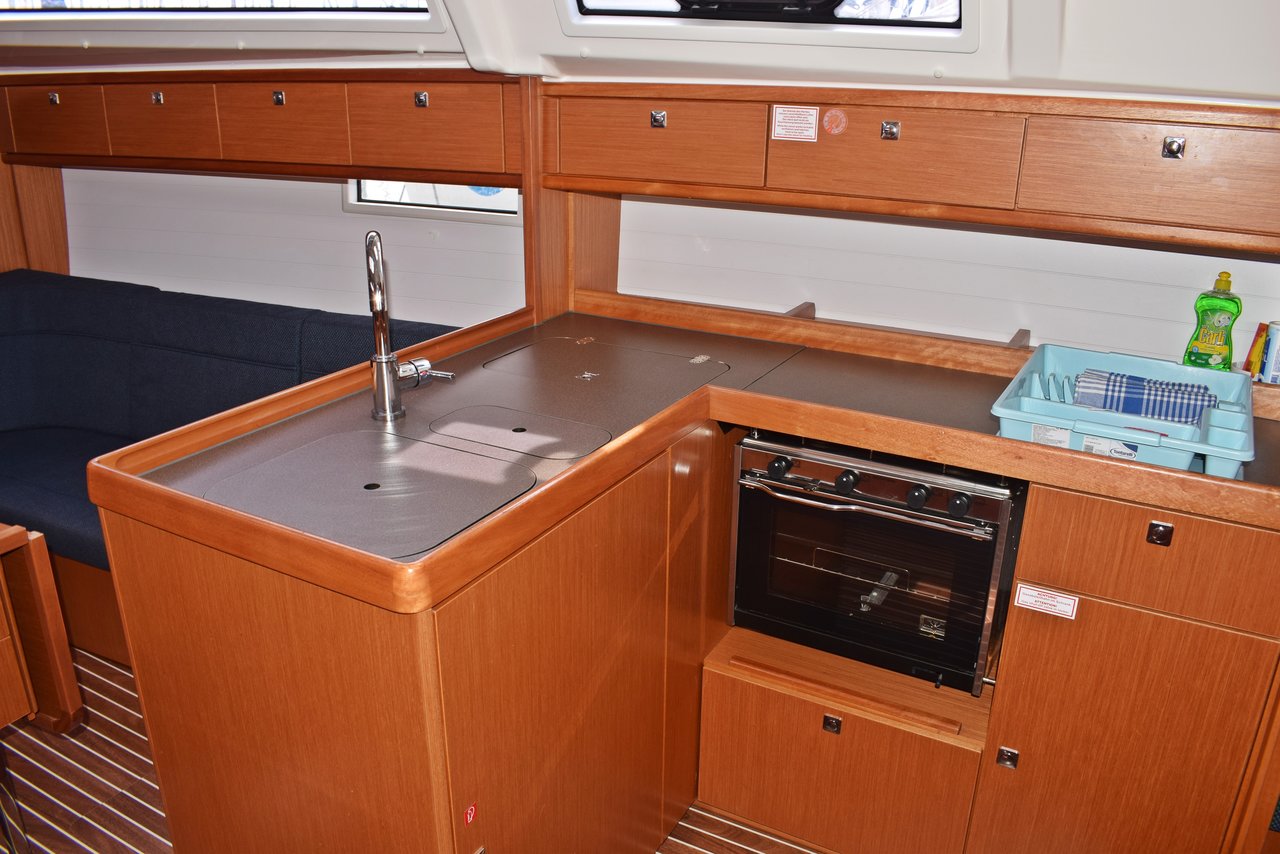 Bavaria Cruiser 37 - 3 cab. — photo 12