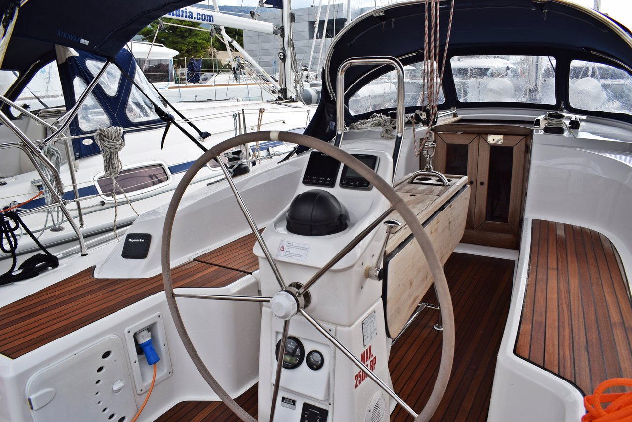Bavaria Cruiser 33 — photo 4