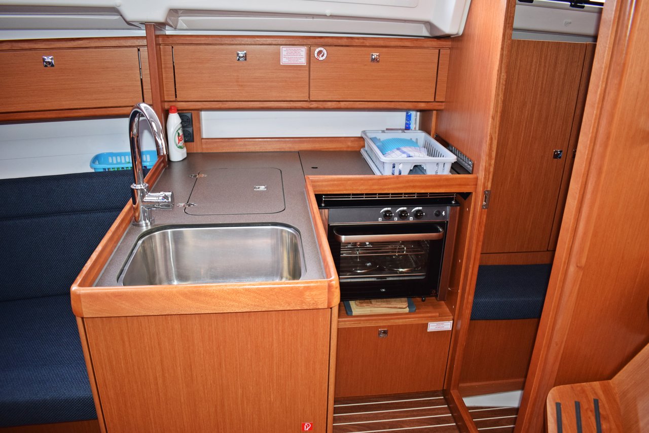 Bavaria Cruiser 33 — photo 8