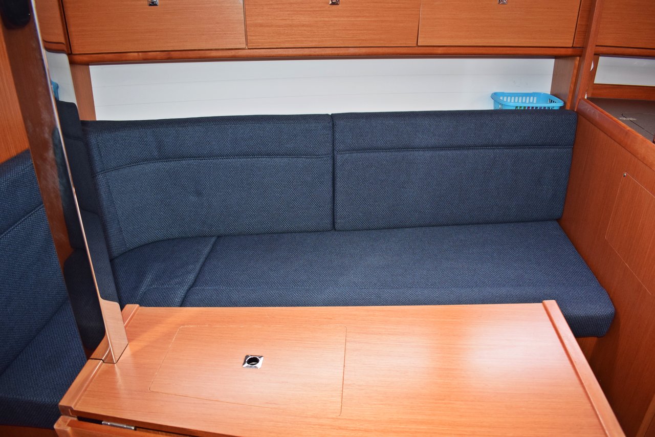 Bavaria Cruiser 33 — photo 12
