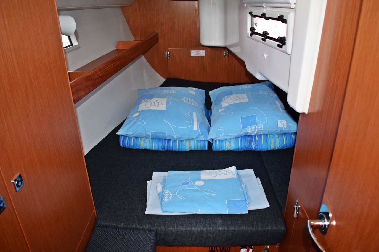 Bavaria Cruiser 33 — photo 13