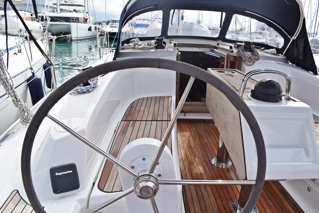 Bavaria Cruiser 34 — photo 6