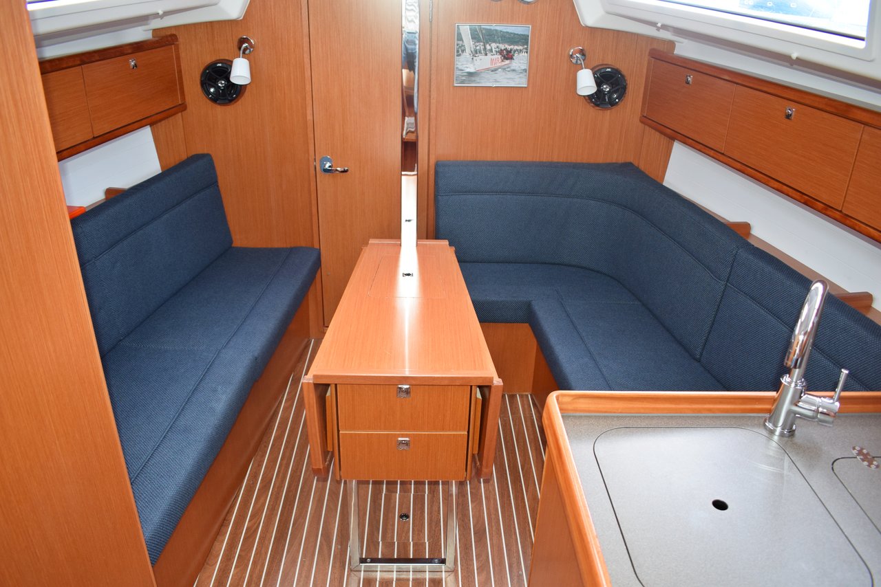 Bavaria Cruiser 34 — photo 11