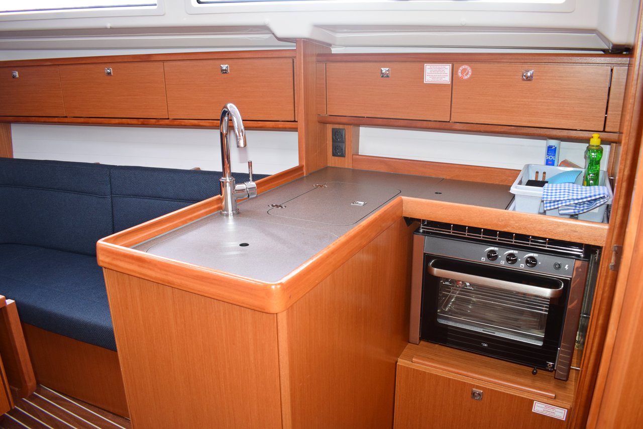 Bavaria Cruiser 34 — photo 12