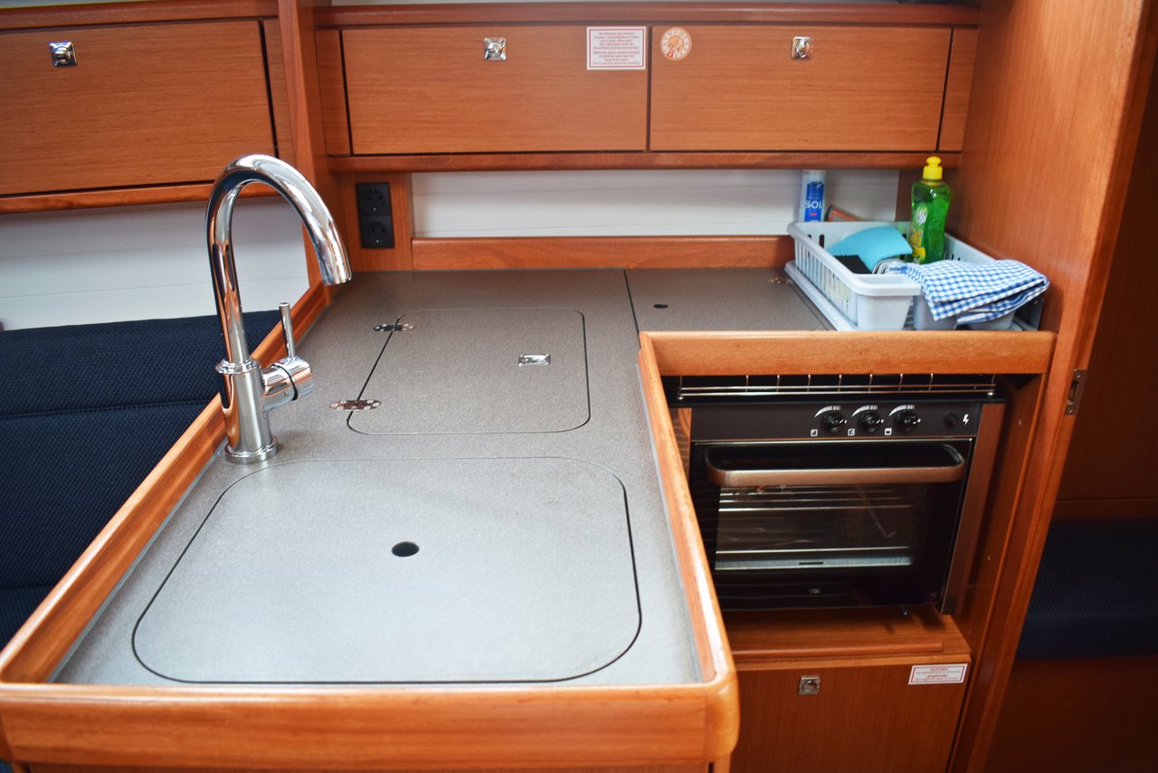 Bavaria Cruiser 34 — photo 13