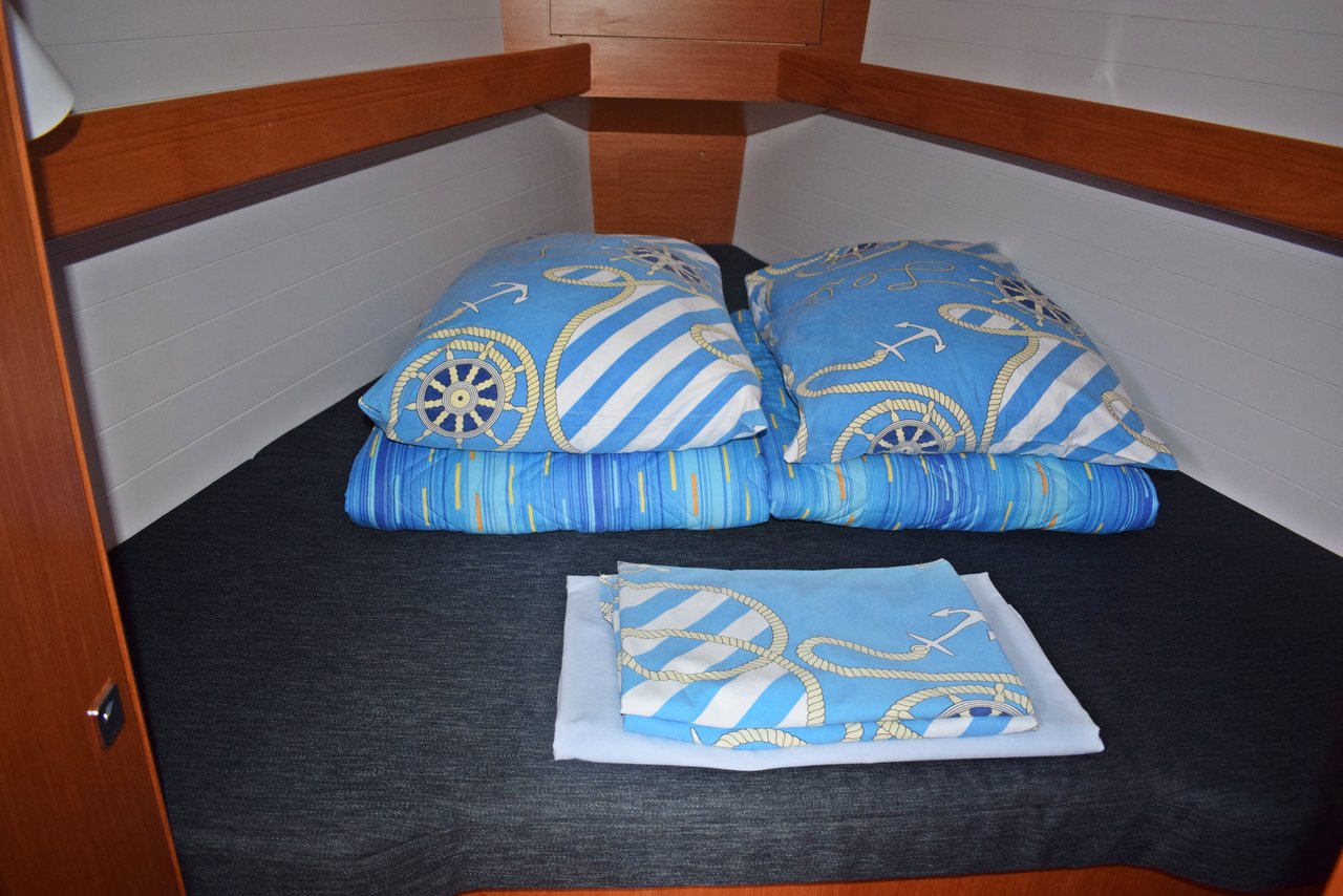 Bavaria Cruiser 34 — photo 16