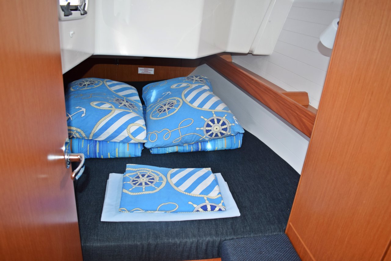 Bavaria Cruiser 34 — photo 17