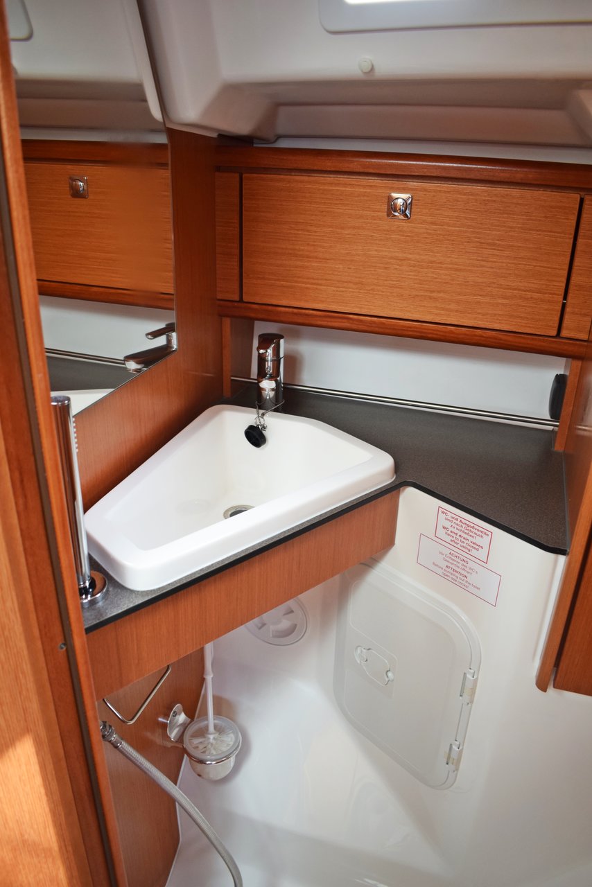 Bavaria Cruiser 34 — photo 19