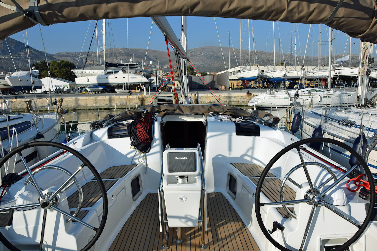 Sun Odyssey 449 — photo 3
