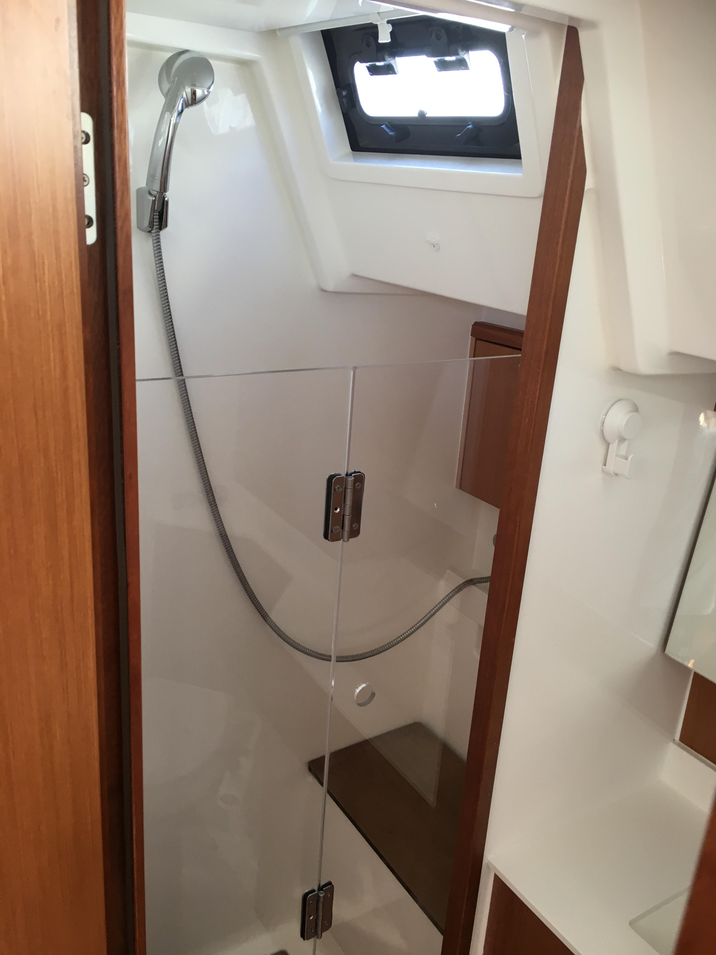 Bavaria C45 - 4 cab. — photo 7