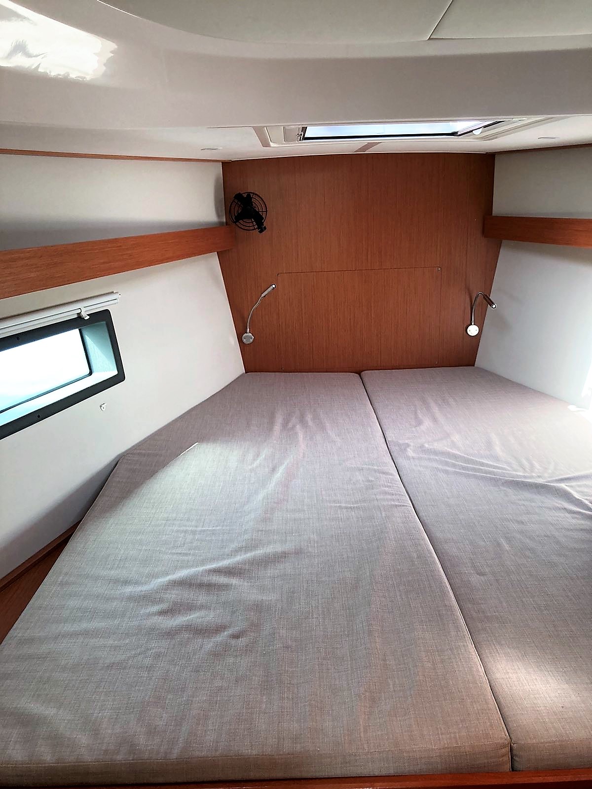Bavaria C42 — photo 4