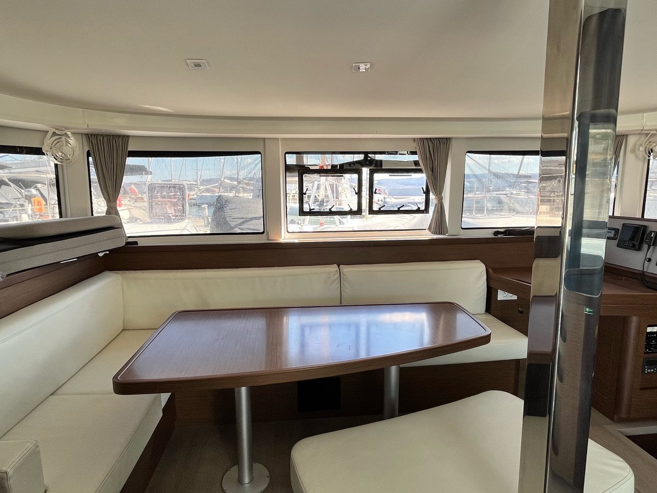 Lagoon 42 - 4 + 2 cab. — photo 6