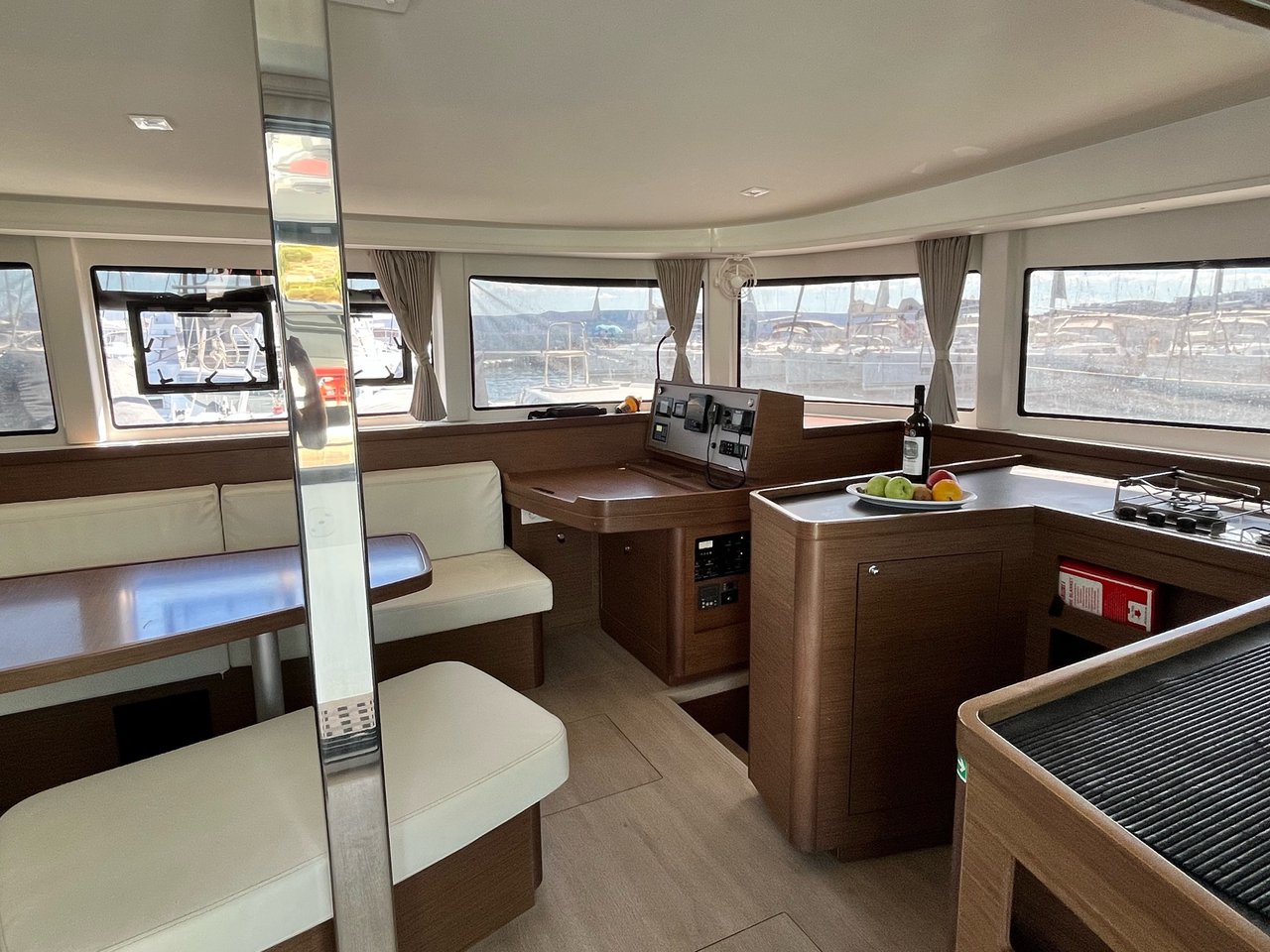 Lagoon 42 - 4 + 2 cab. — photo 8