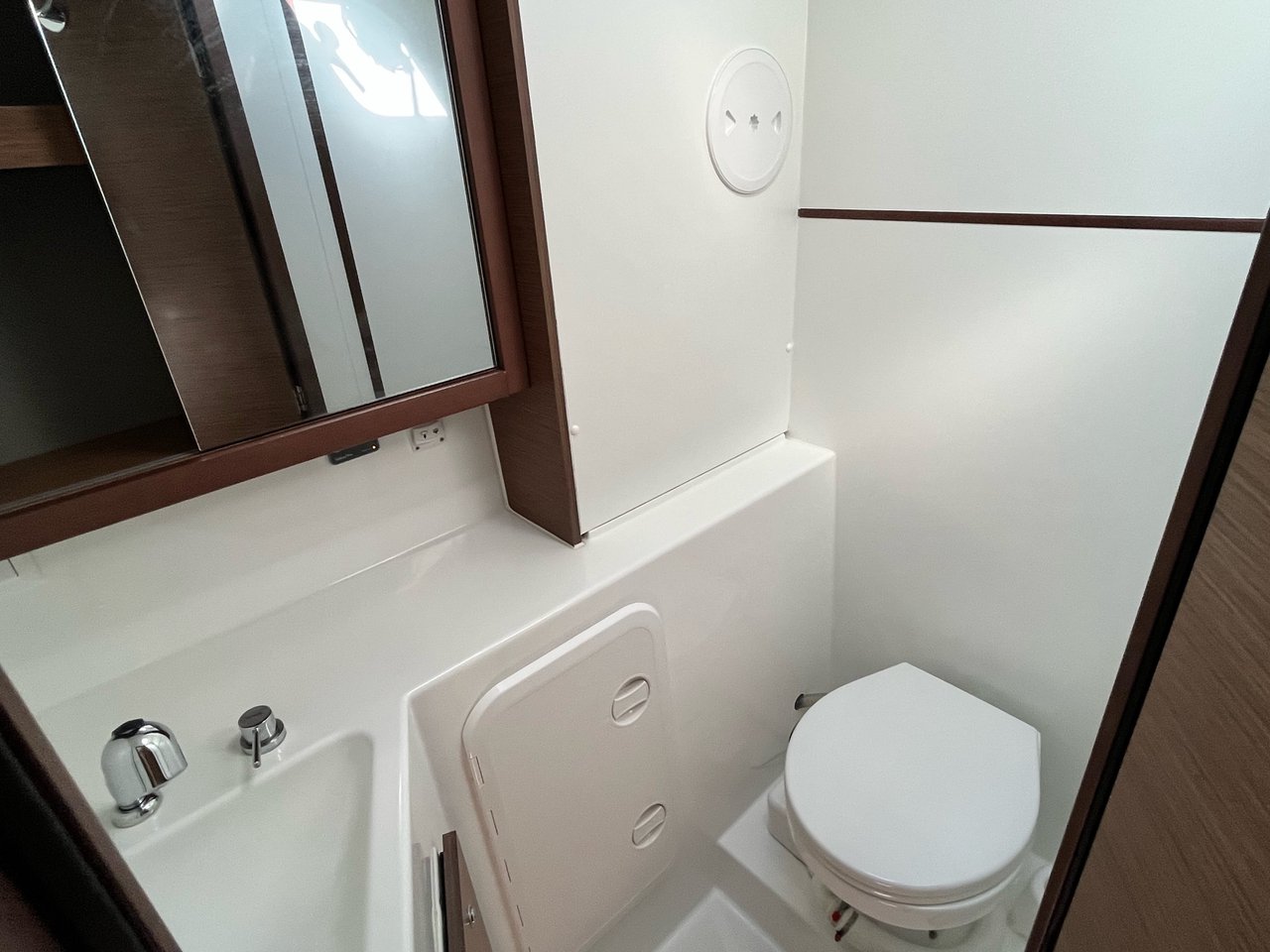 Lagoon 42 - 4 + 2 cab. — photo 13