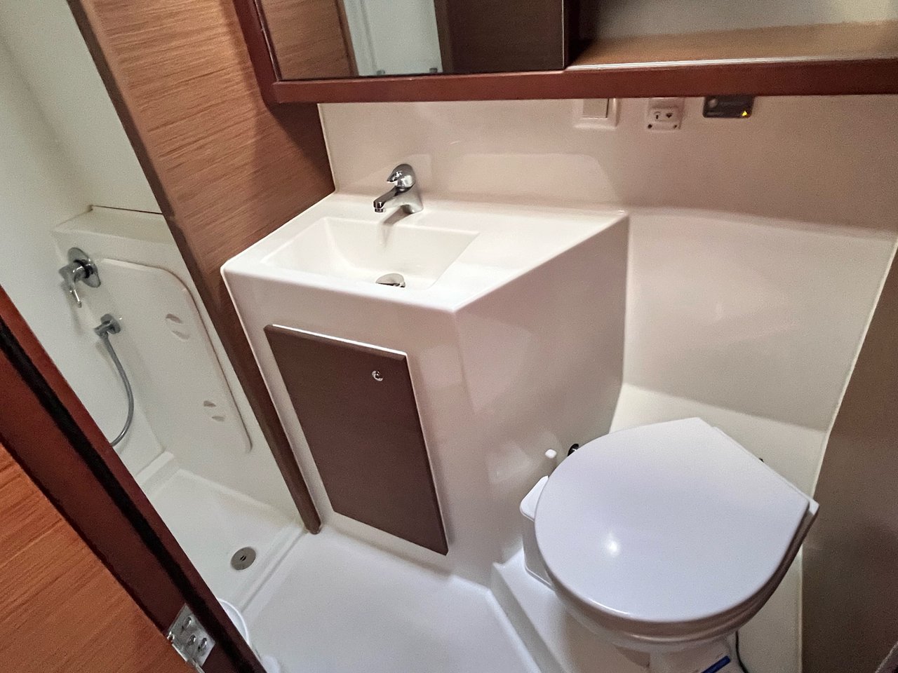 Lagoon 42 - 4 + 2 cab. — photo 14
