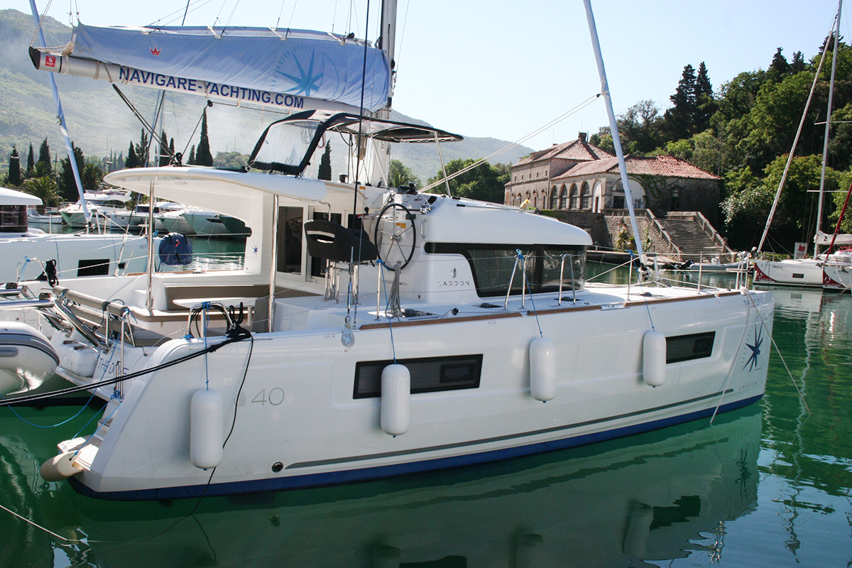 Lagoon 40 - 3 + 2 cab — photo 1