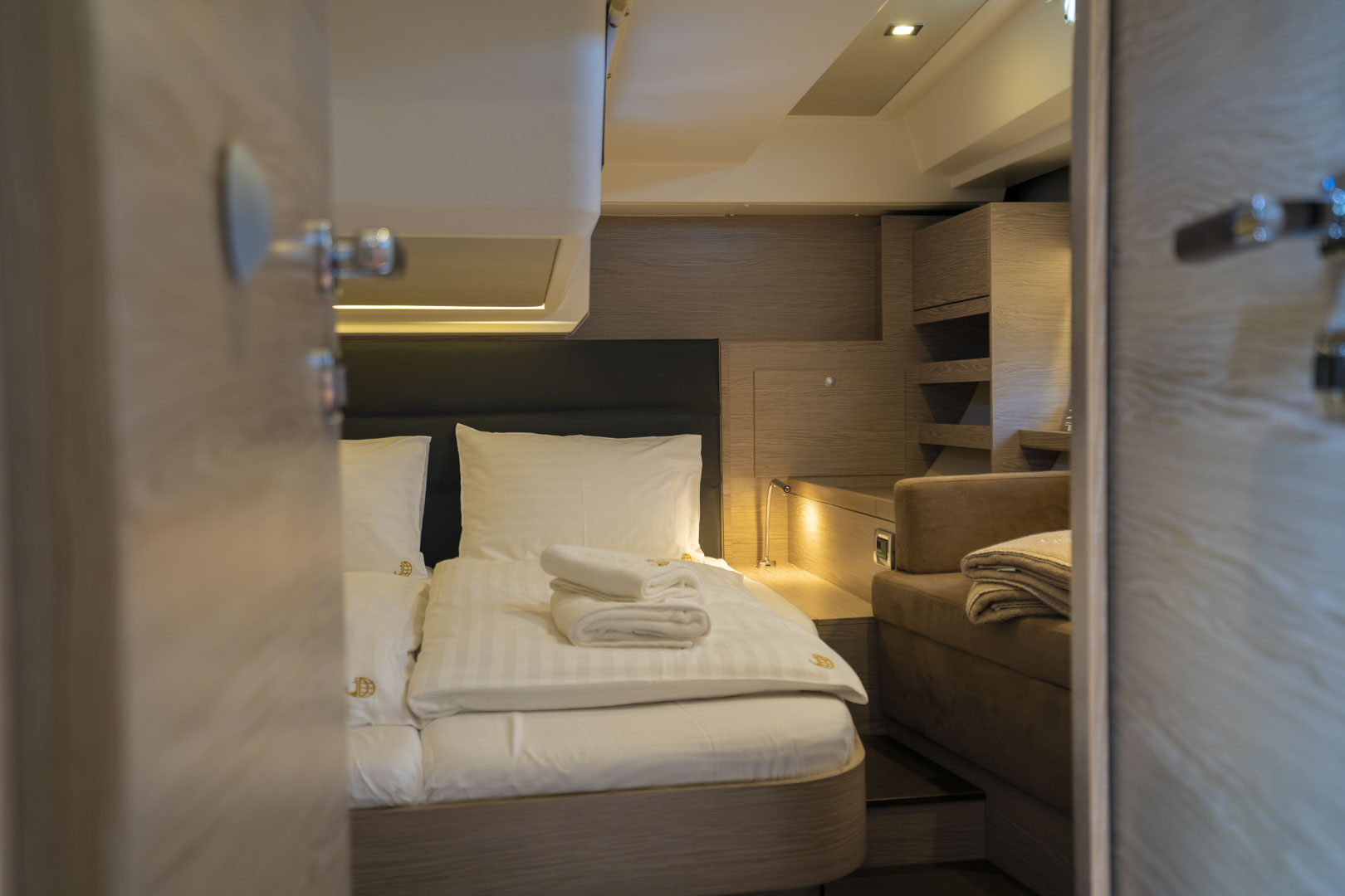Hanse 548 - 4 + 1 cab. — photo 7