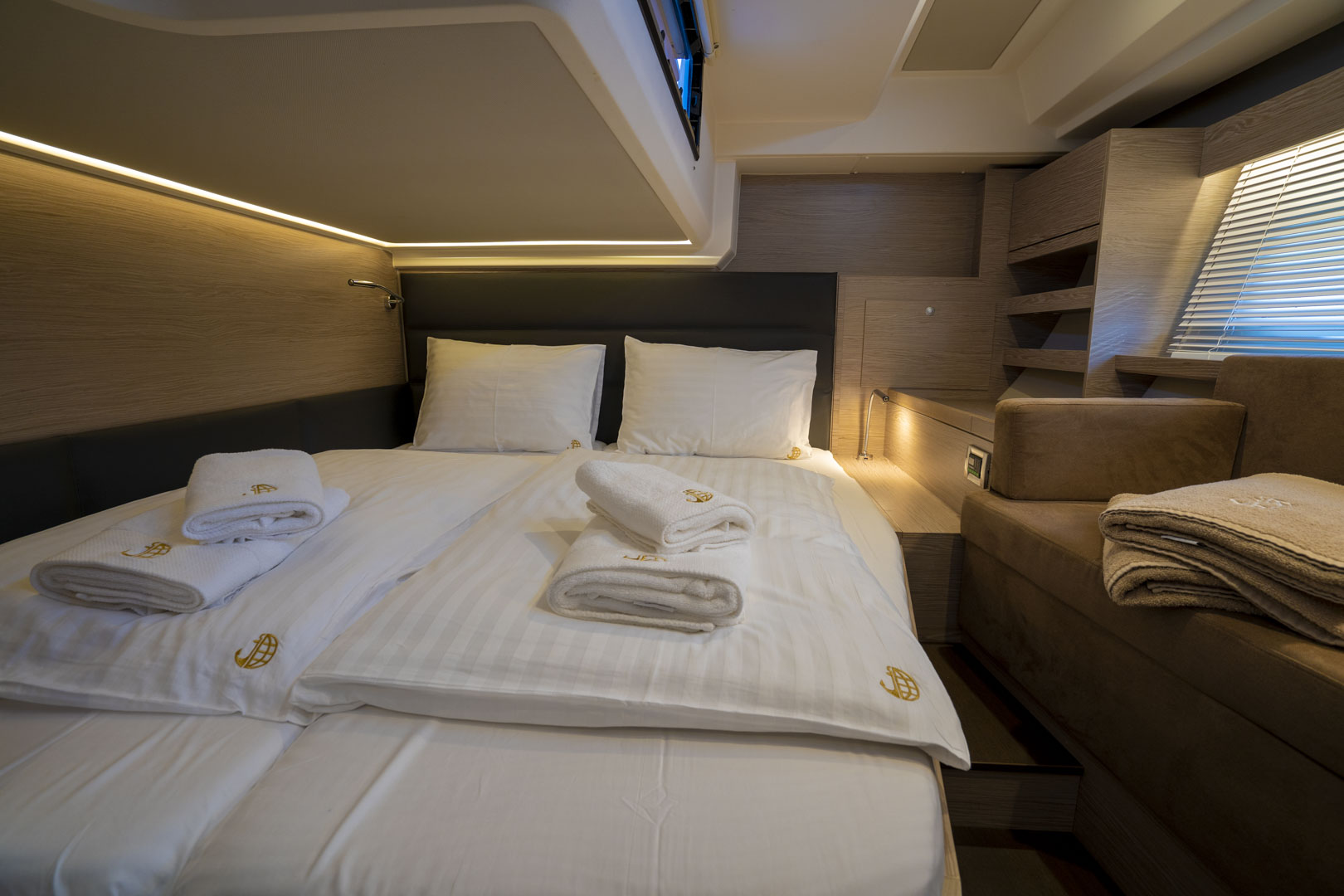 Hanse 548 - 4 + 1 cab. — photo 8