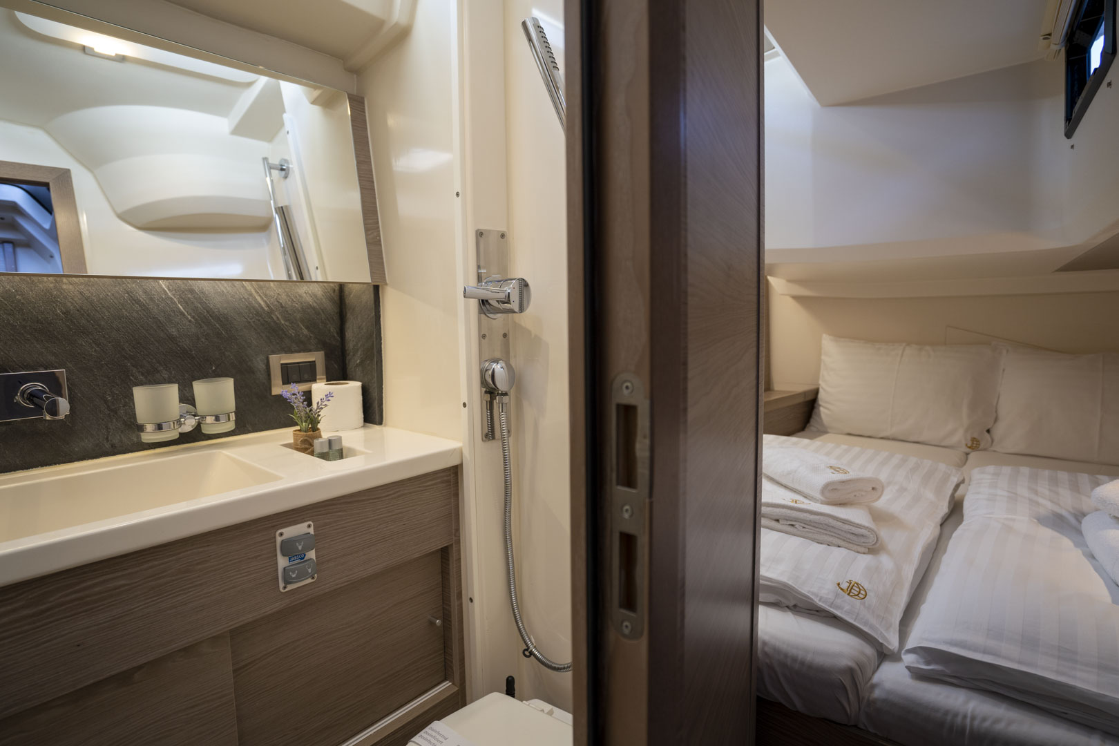 Hanse 548 - 4 + 1 cab. — photo 11